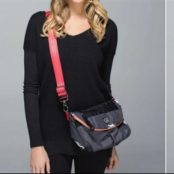 lululemon athletica Handbags - COPY - 🆕️ Lululemon Festival Bag Atomic Flower